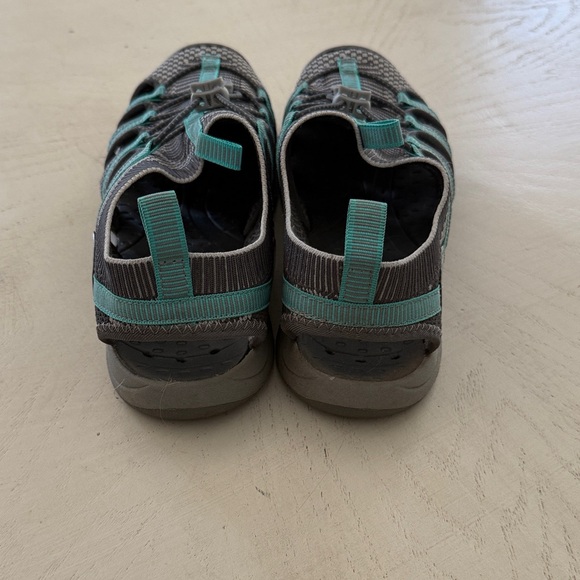 Women’s Khombu Cameron Slip-On Active Waterproof Sandals in Gray and Teal - Picture 3 of 7